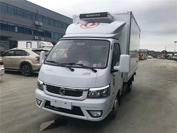 國(guó)六3.5米東風(fēng)途逸冷藏車(chē)